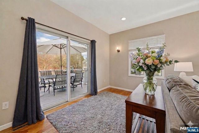 1 Laurel Court, Oakland, NJ 07436
