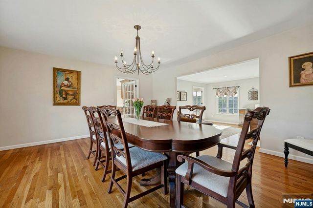 1 Laurel Court, Oakland, NJ 07436