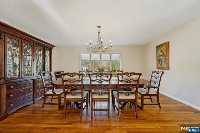 1 Laurel Court, Oakland, NJ 07436