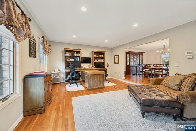 1 Laurel Court, Oakland, NJ 07436