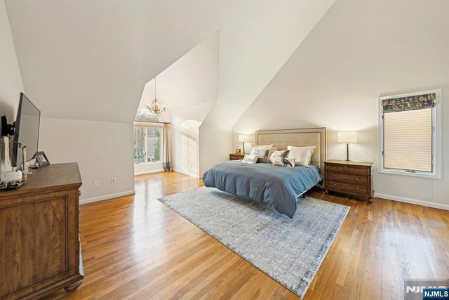 1 Laurel Court, Oakland, NJ 07436
