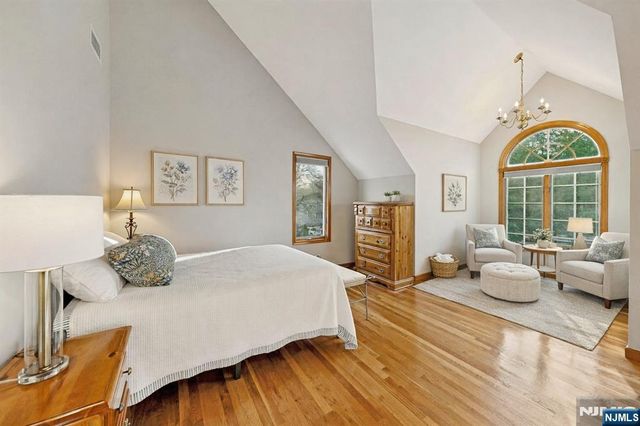 1 Laurel Court, Oakland, NJ 07436