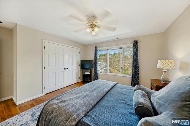 1 Laurel Court, Oakland, NJ 07436
