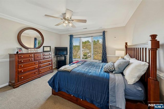 1 Laurel Court, Oakland, NJ 07436
