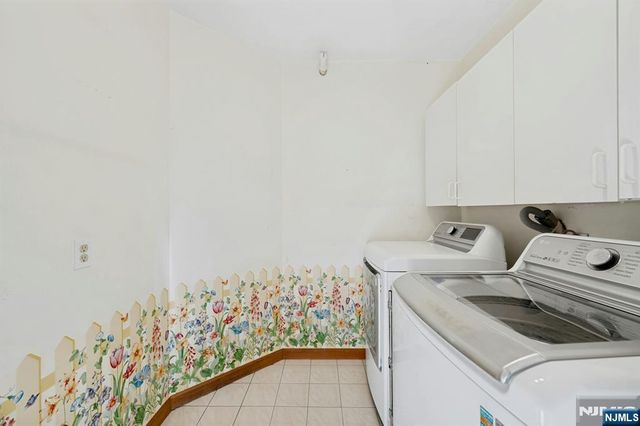 1 Laurel Court, Oakland, NJ 07436