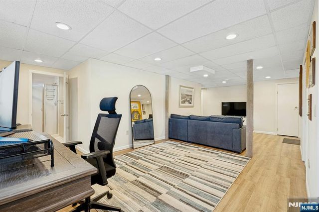 1 Laurel Court, Oakland, NJ 07436
