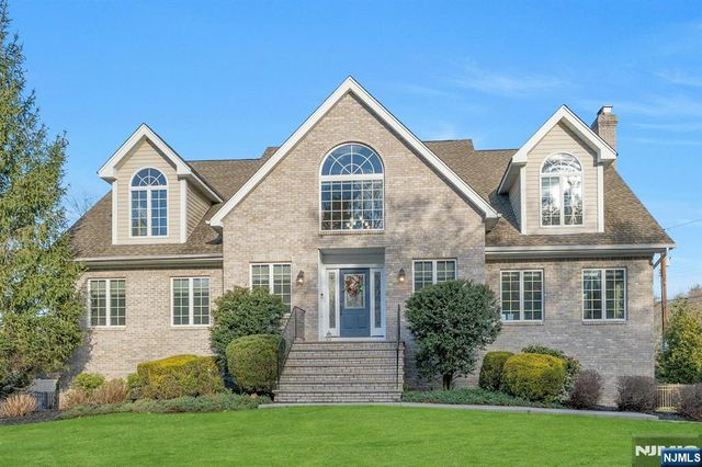 1 Laurel Court, Oakland, NJ 07436