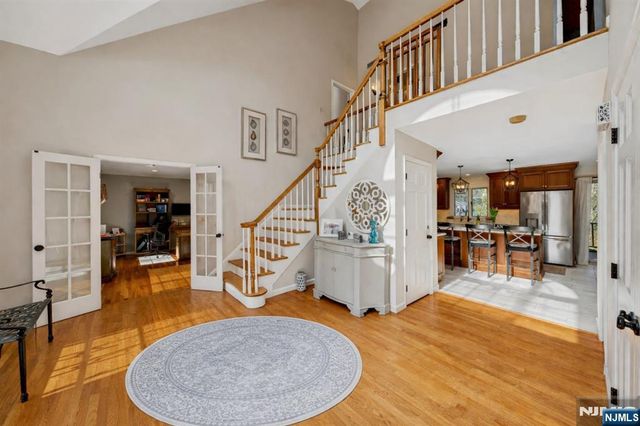 1 Laurel Court, Oakland, NJ 07436