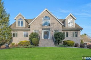 1 Laurel Court, Oakland, NJ 07436