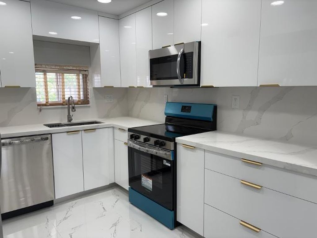 700 S Hollybrook Drive S 207, Pembroke Pines, FL 33025