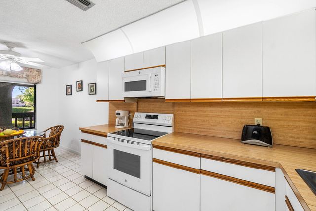 10137 Mangrove Drive 203, Boynton Beach, FL 33437