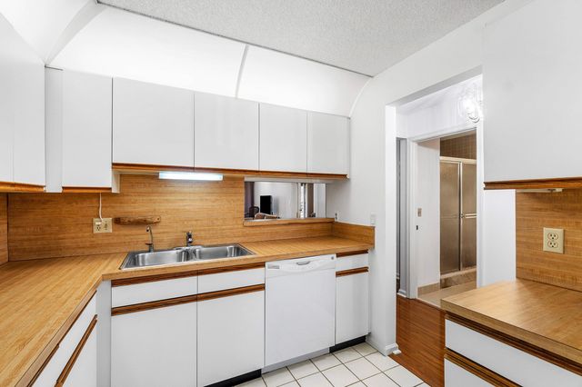 10137 Mangrove Drive 203, Boynton Beach, FL 33437
