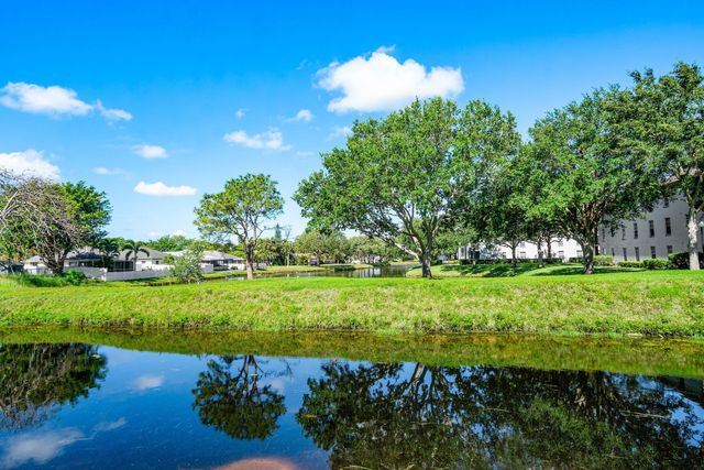 10137 Mangrove Drive 203, Boynton Beach, FL 33437