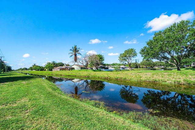 10137 Mangrove Drive 203, Boynton Beach, FL 33437