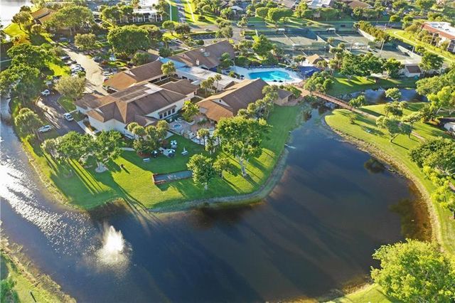 10137 Mangrove Drive 203, Boynton Beach, FL 33437