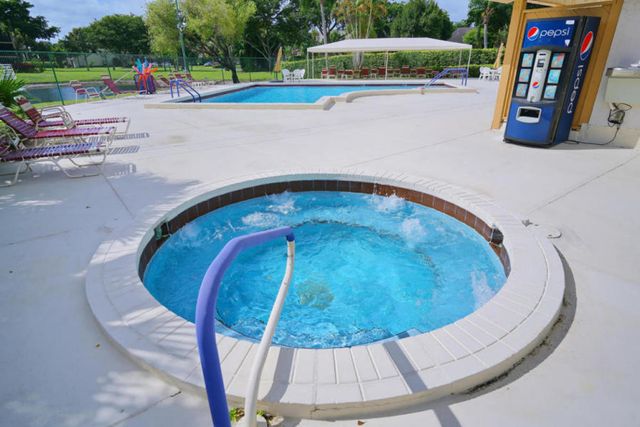 10137 Mangrove Drive 203, Boynton Beach, FL 33437
