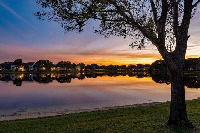 10137 Mangrove Drive 203, Boynton Beach, FL 33437