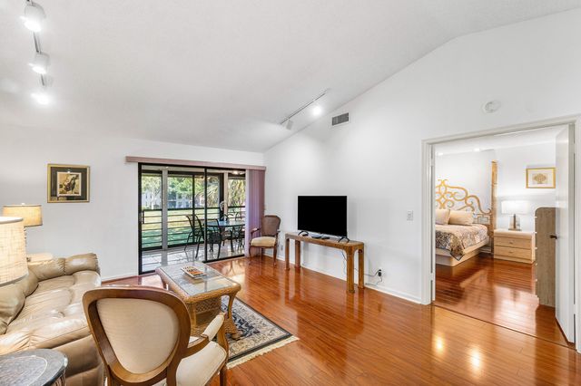 10137 Mangrove Drive 203, Boynton Beach, FL 33437