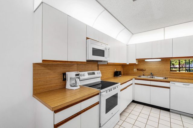 10137 Mangrove Drive 203, Boynton Beach, FL 33437