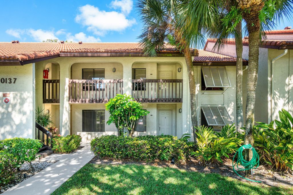 10137 Mangrove Drive 203, Boynton Beach, FL 33437