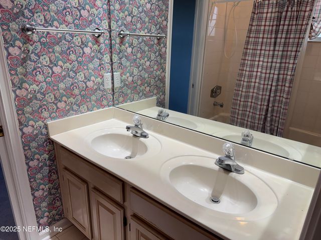 10098 CHESTER LAKE Road E, Jacksonville, FL 32256