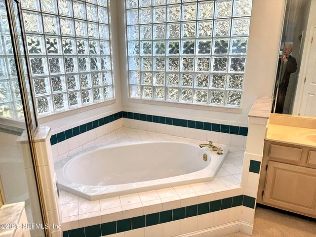 10098 CHESTER LAKE Road E, Jacksonville, FL 32256