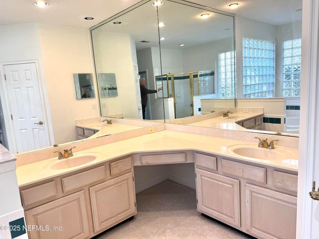 10098 CHESTER LAKE Road E, Jacksonville, FL 32256