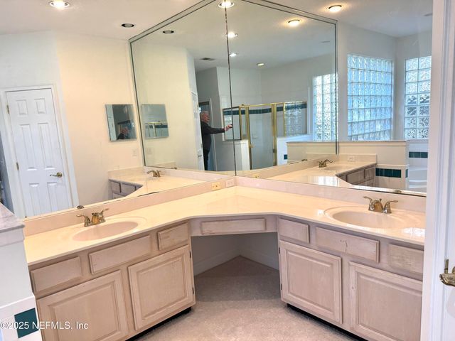 10098 CHESTER LAKE Road E, Jacksonville, FL 32256