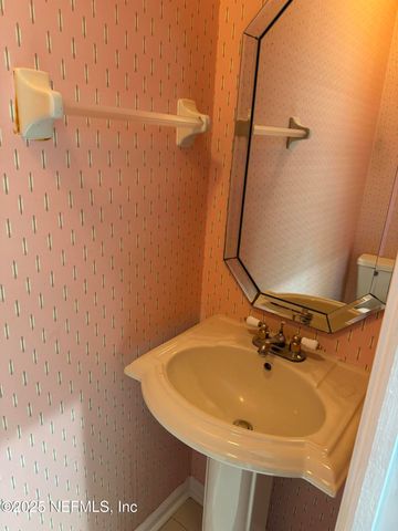 10098 CHESTER LAKE Road E, Jacksonville, FL 32256