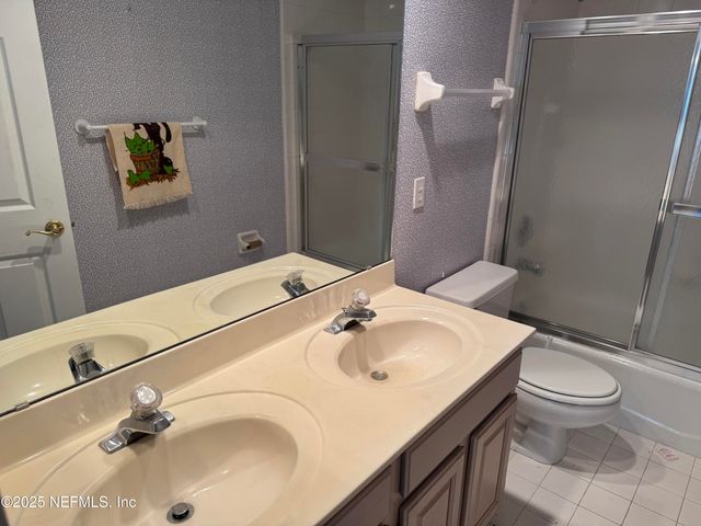 10098 CHESTER LAKE Road E, Jacksonville, FL 32256