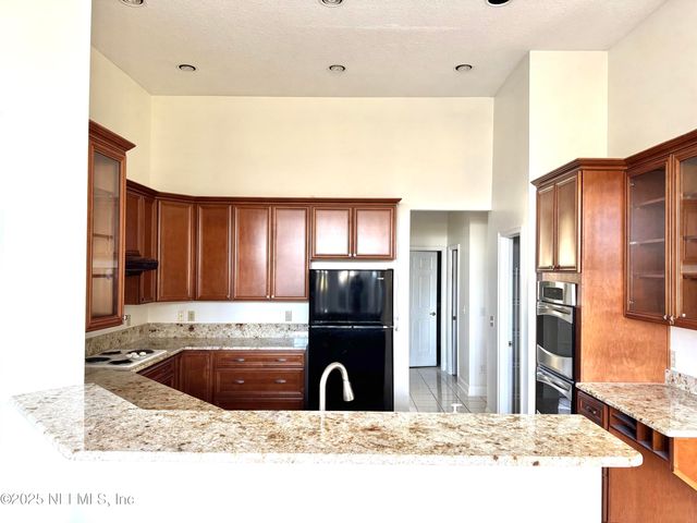 10098 CHESTER LAKE Road E, Jacksonville, FL 32256