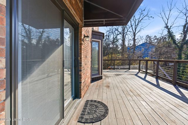 6812 Switch Bark Ct, Louisville, KY 40228