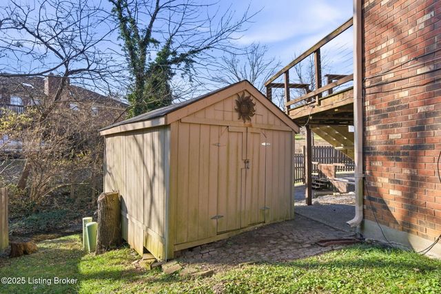 6812 Switch Bark Ct, Louisville, KY 40228