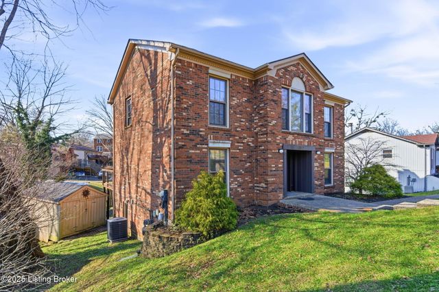 6812 Switch Bark Ct, Louisville, KY 40228
