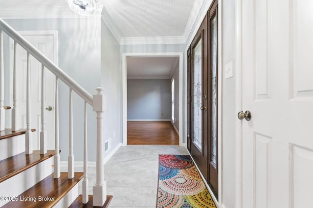 6812 Switch Bark Ct, Louisville, KY 40228