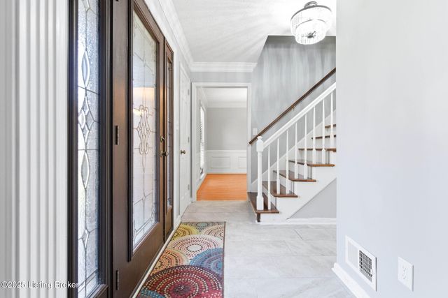 6812 Switch Bark Ct, Louisville, KY 40228