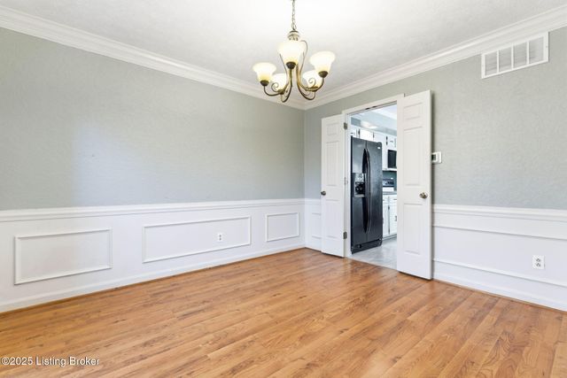 6812 Switch Bark Ct, Louisville, KY 40228