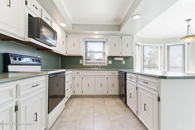 6812 Switch Bark Ct, Louisville, KY 40228