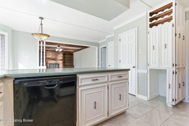 6812 Switch Bark Ct, Louisville, KY 40228