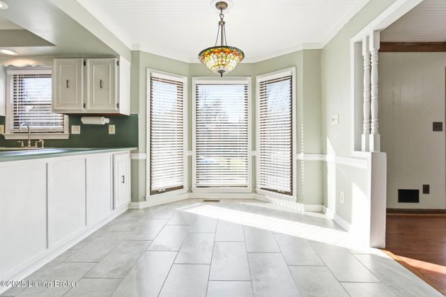 6812 Switch Bark Ct, Louisville, KY 40228