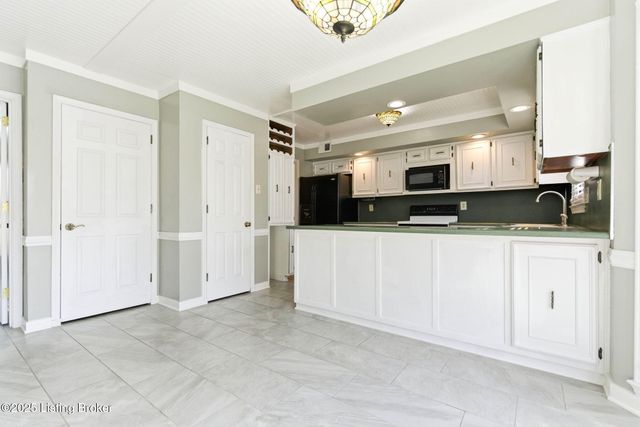 6812 Switch Bark Ct, Louisville, KY 40228