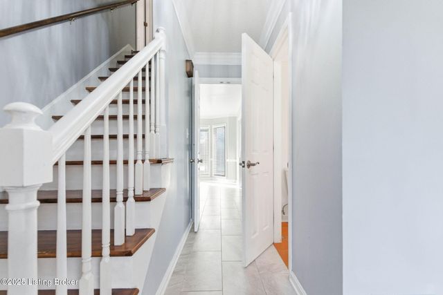 6812 Switch Bark Ct, Louisville, KY 40228