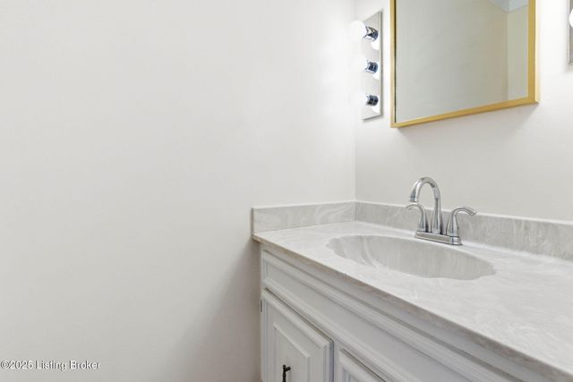 6812 Switch Bark Ct, Louisville, KY 40228