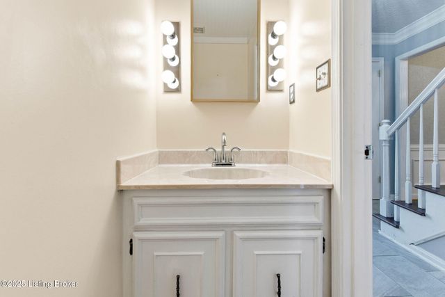 6812 Switch Bark Ct, Louisville, KY 40228