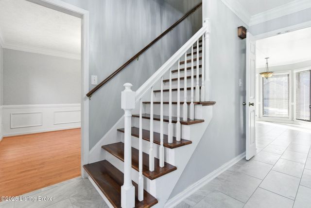 6812 Switch Bark Ct, Louisville, KY 40228