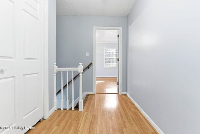 6812 Switch Bark Ct, Louisville, KY 40228