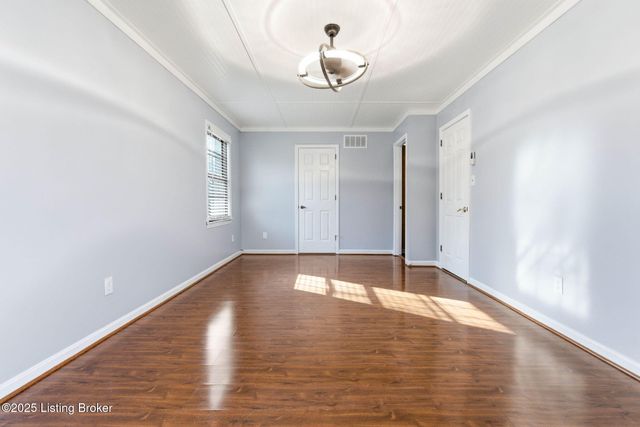 6812 Switch Bark Ct, Louisville, KY 40228