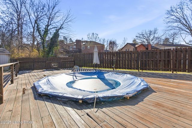 6812 Switch Bark Ct, Louisville, KY 40228