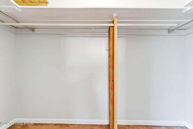 6812 Switch Bark Ct, Louisville, KY 40228