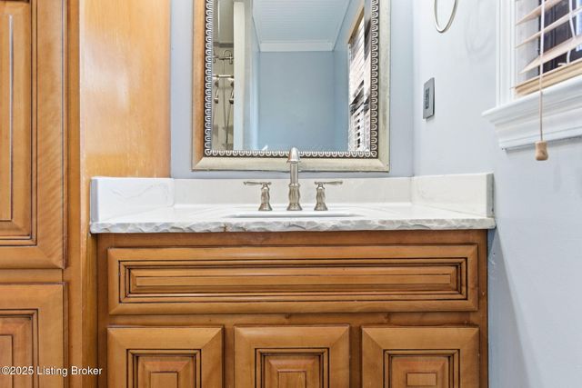 6812 Switch Bark Ct, Louisville, KY 40228